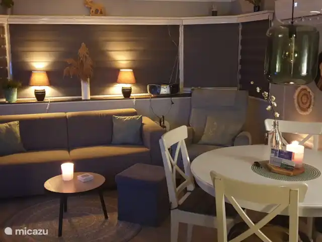 Buitenhuis le mobil-home n° 70 | Pays-Bas, Overijssel, Raalte - mobil-home Le salon est également attrayant le soir