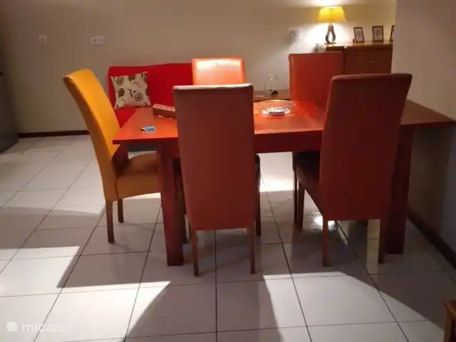 Location de Vacances Curaçao, Curaçao-Centre, Bottelier, maison de vacances - Sorsaka W-11 Séjour avec coin repas et canapé-lit avec espace de couchage supplémentaire