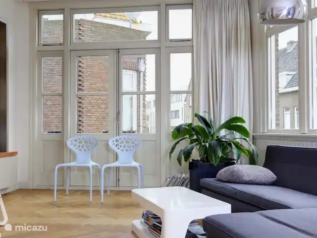 Maison rénovée sous architecture | Pays-Bas, Hollande méridionale, Rotterdam - maison de ville Portes du salon donnant sur le balcon