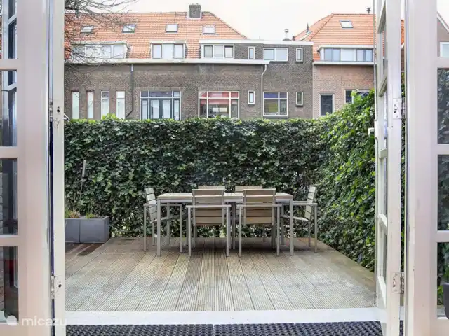 Maison rénovée sous architecture | Pays-Bas, Hollande méridionale, Rotterdam - maison de ville Le jardin de ville / parking peut être utilisé alternativement pour les deux