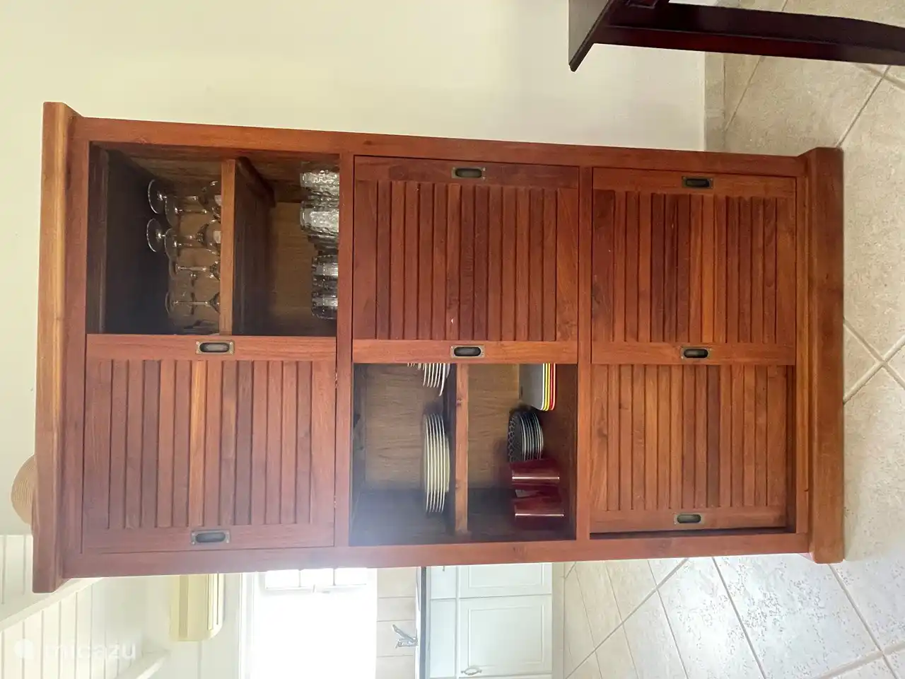 Kompletter Geschirrschrank für 6 Personen 