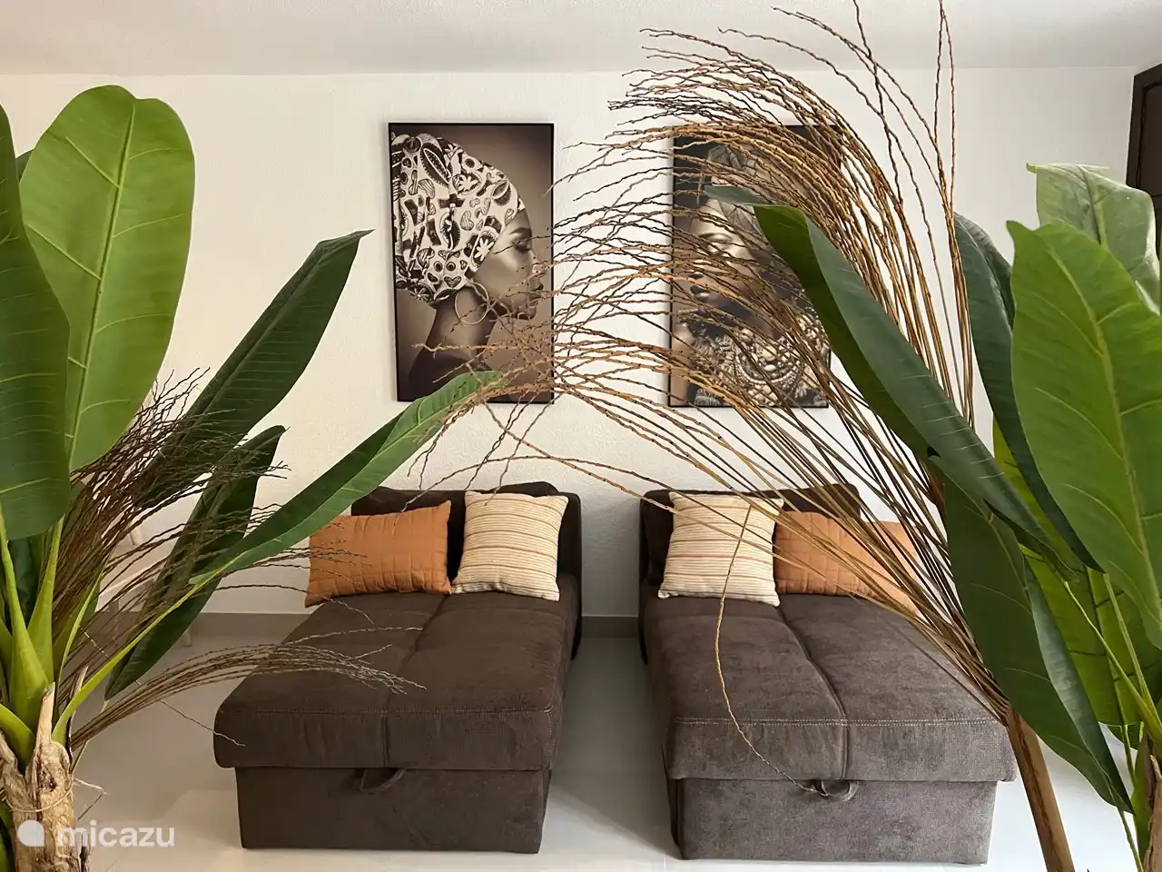 chaise longue convertible to 2 x 1 person beds 