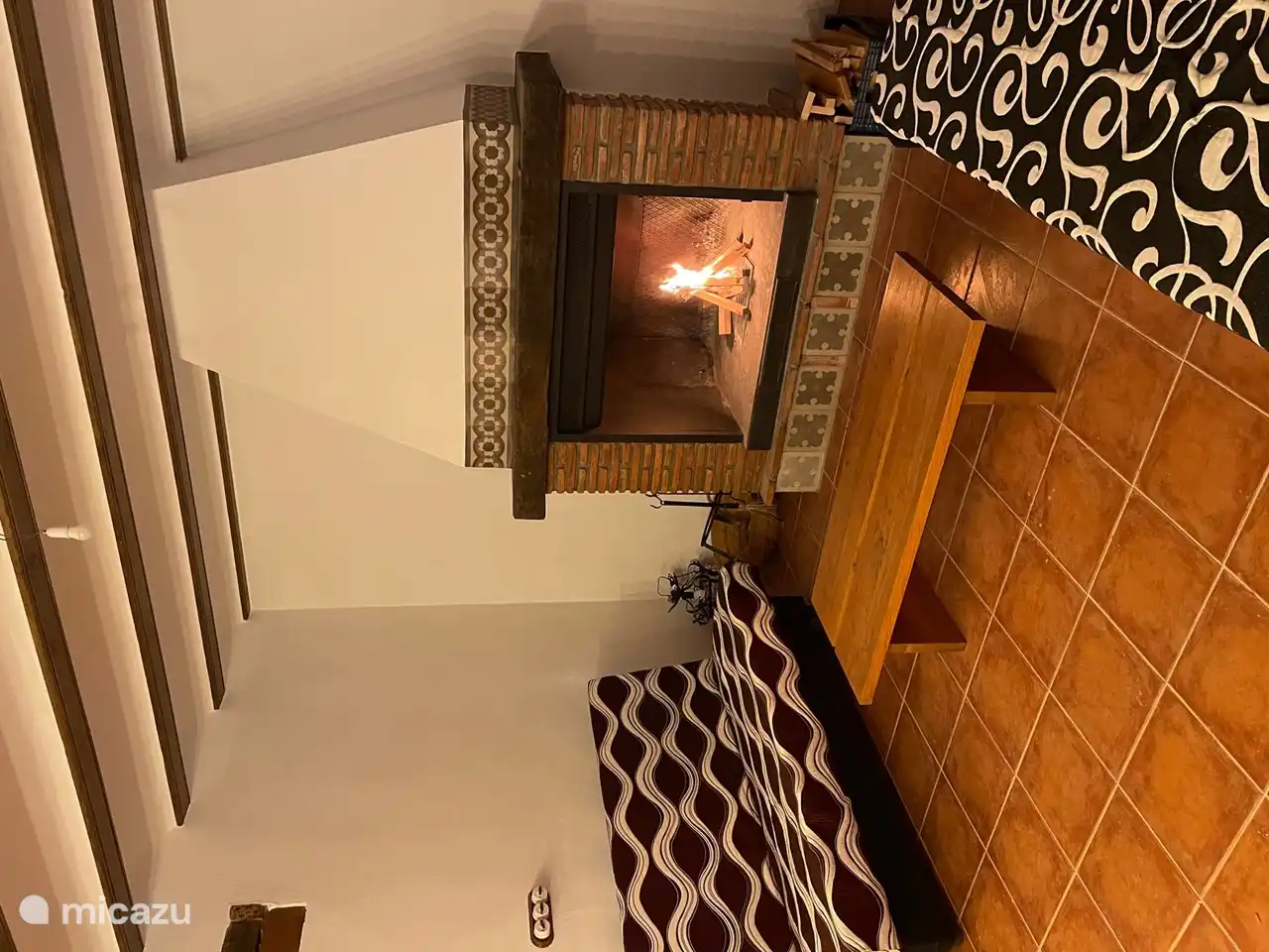 Sitzecke mit öffentlichem Haupthaus