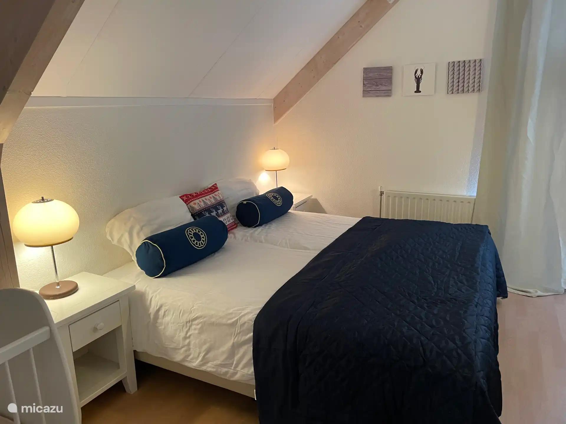 Schlafzimmer 2 (2p) 1. Stock (Weihnachten)