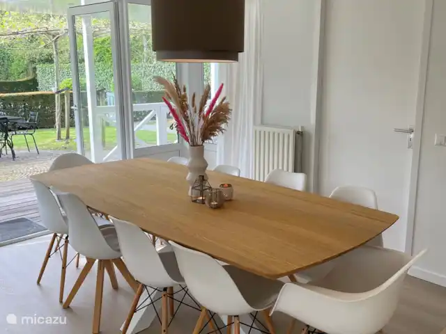 Villa spacieuse avec piscine privée chauffée | Pays-Bas, Zélande, Kamperland - villa le coin repas donnant sur le jardin