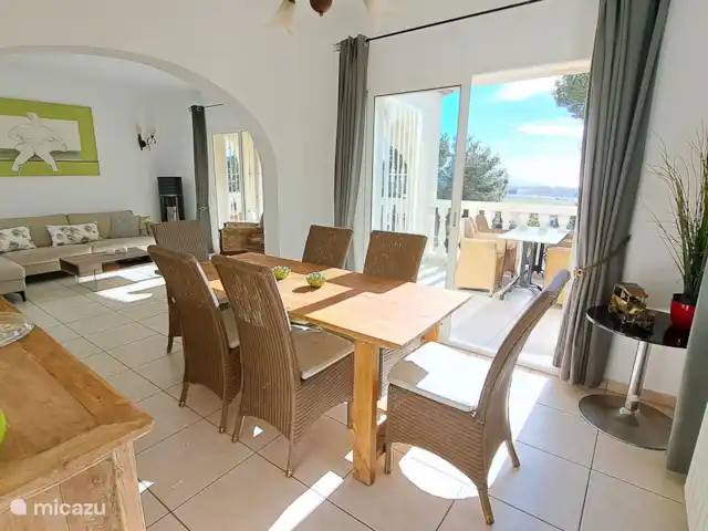 Villa Jules à Moraira avec vue sur la mer | Espagne, Costa Blanca, Moraira - villa Le salon ensoleillé et lumineux
