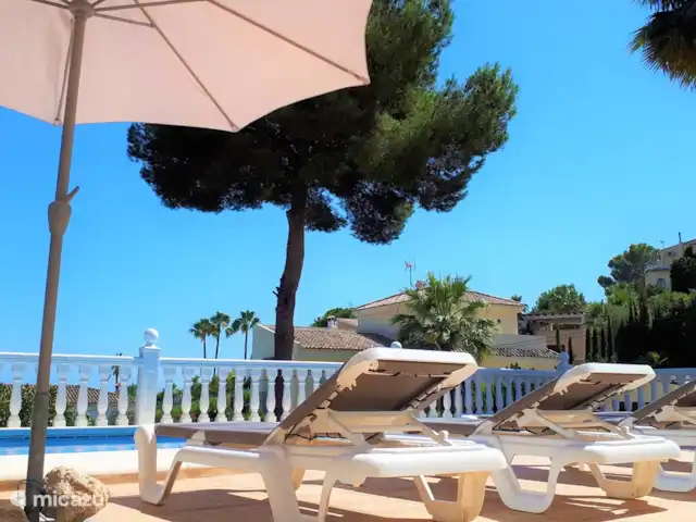 Villa Jules à Moraira avec vue sur la mer | Espagne, Costa Blanca, Moraira - villa Profitez de la piscine sur de confortables transats