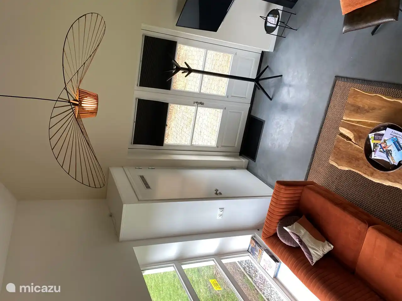 The seating area, photo from the Vide.