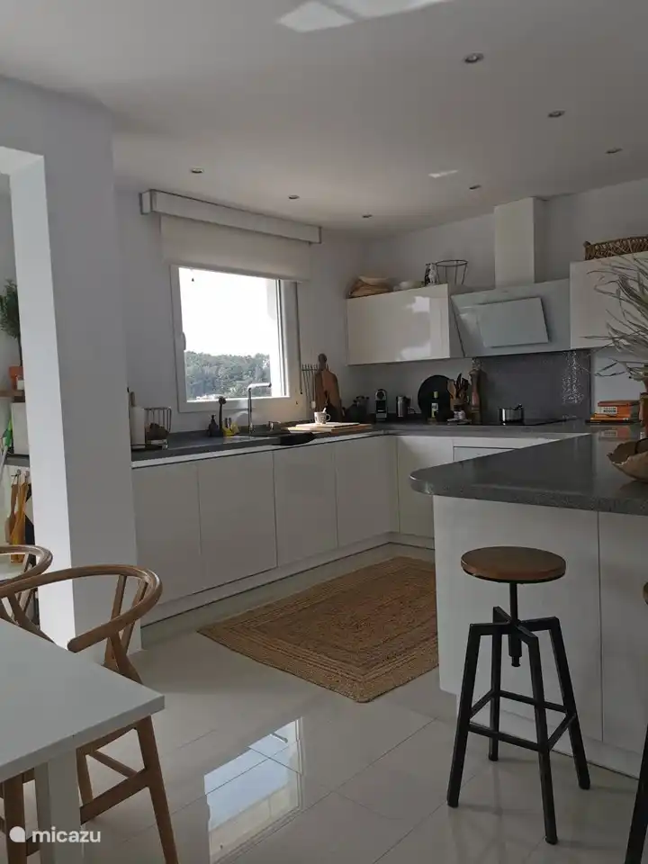 Keuken 1e etage met kantelraam incl sunscreen, hor en rolluik