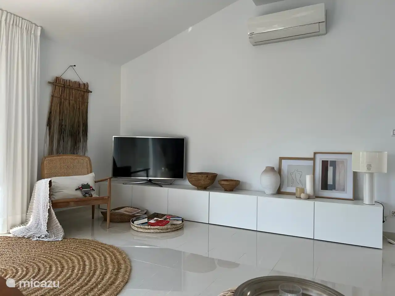 Woonkamer 1e etage dressoir