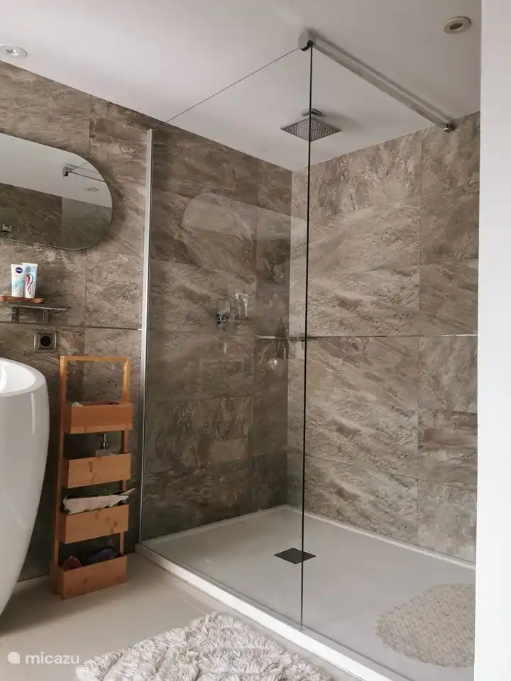 Slaapkamer 2 begane grond douche ensuite