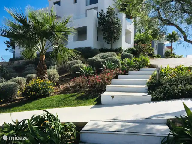 Location de Vacances Espagne, Costa del Sol, La Cala de Mijas, appartement - La Cala Hill Club appartement vue mer Les jardiniers sont là tous les jours pour entretenir les jardins.