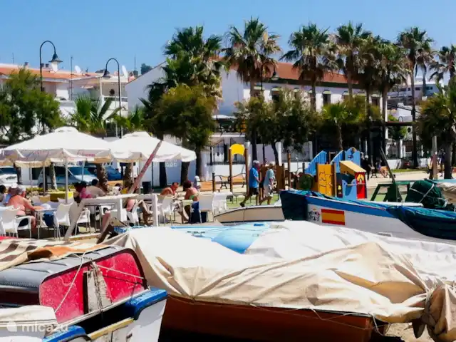 Location de Vacances Espagne, Costa del Sol, La Cala de Mijas, appartement - La Cala Hill Club appartement vue mer Bateaux sur la plage.