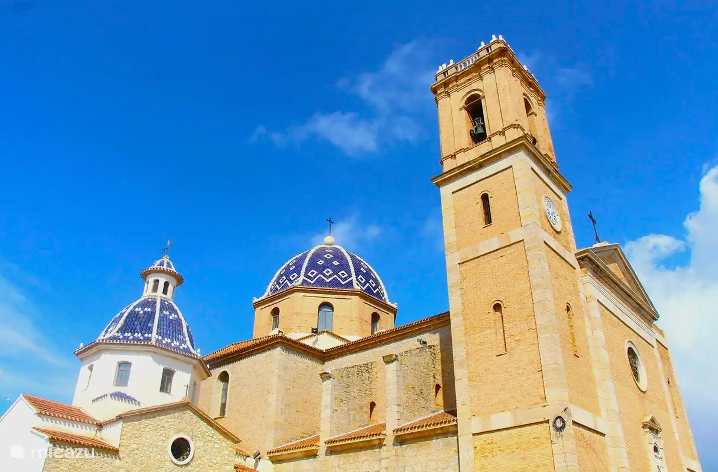 En Atea encontrarás restaurantes, bares, bonitas tiendas, ideales para un viaje de día o de noche.