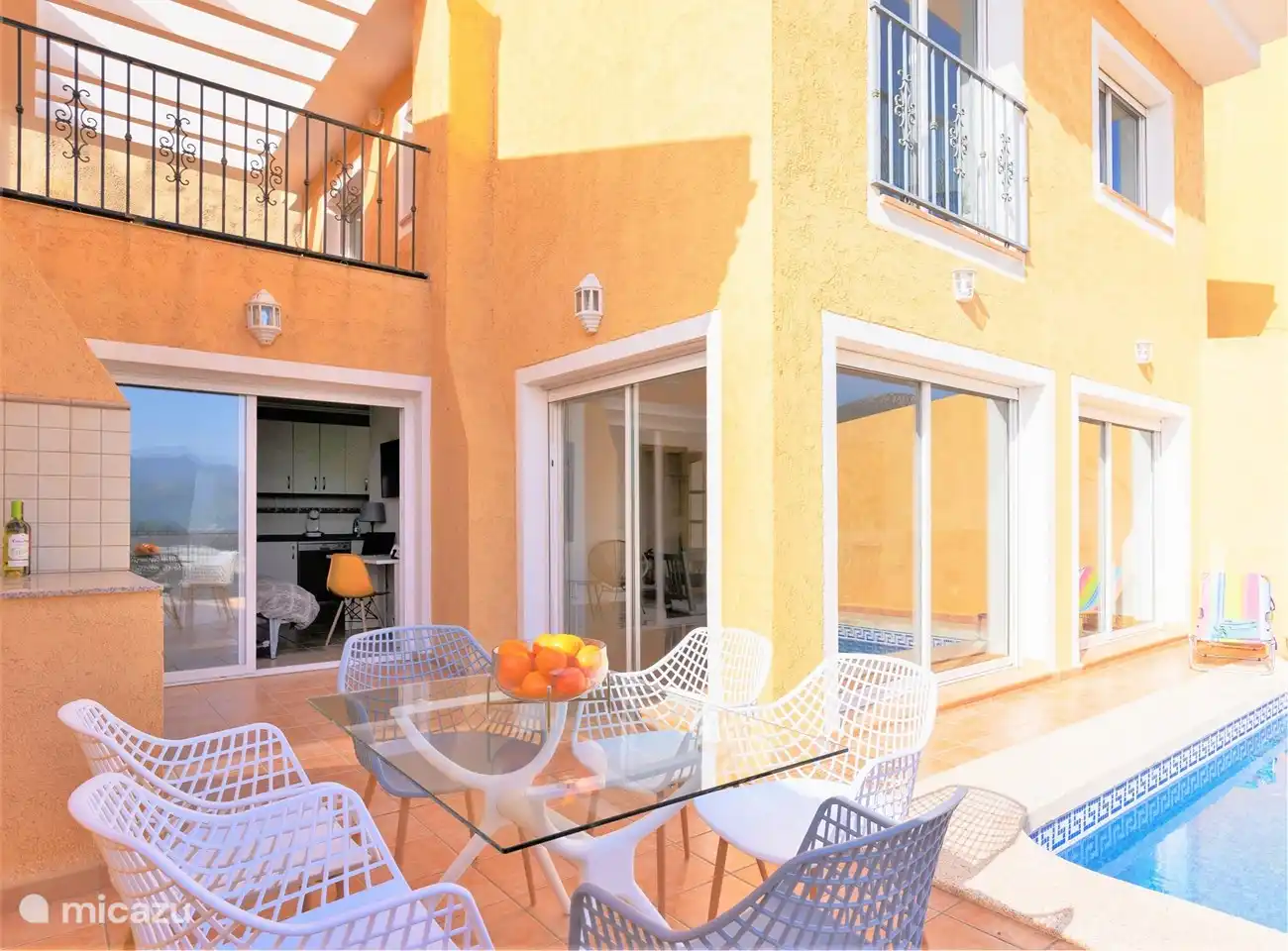 Disfruta de tus comidas en la terraza