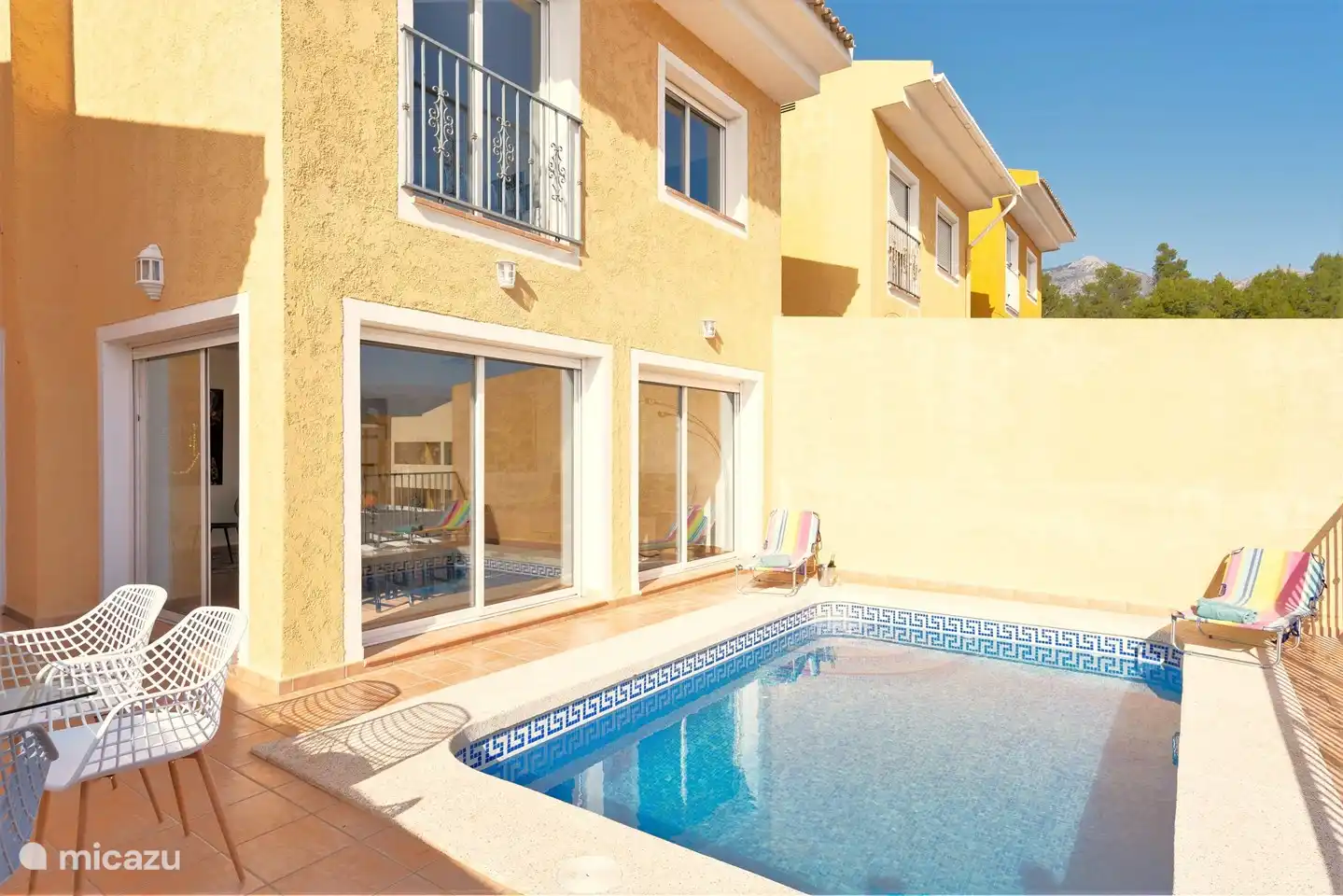 Disfruta de piscina, terraza y vista