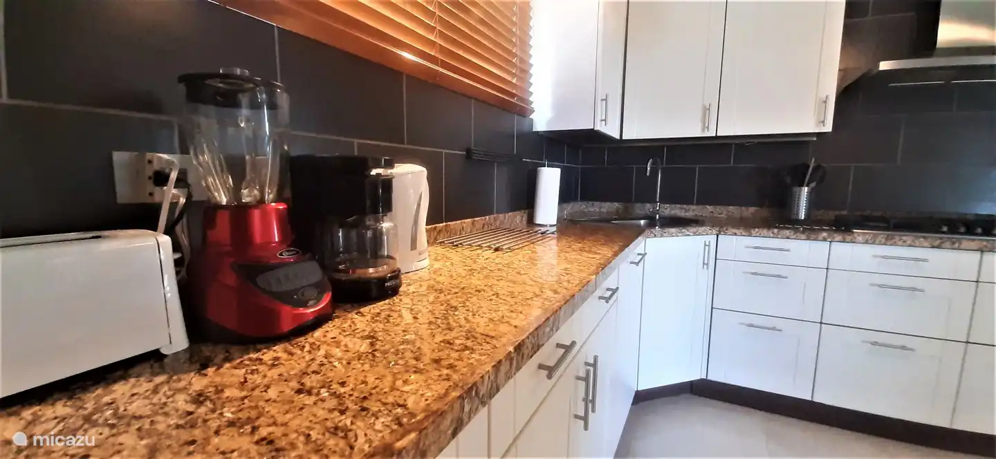 Voll ausgestattete Küche