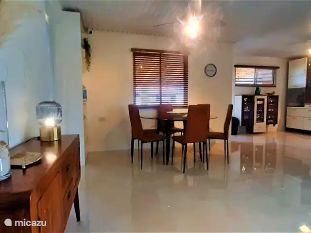 Villa de lujo con hermoso jardín en Aruba, Paradera, Paradera - villa Cocina con mesa de comedor