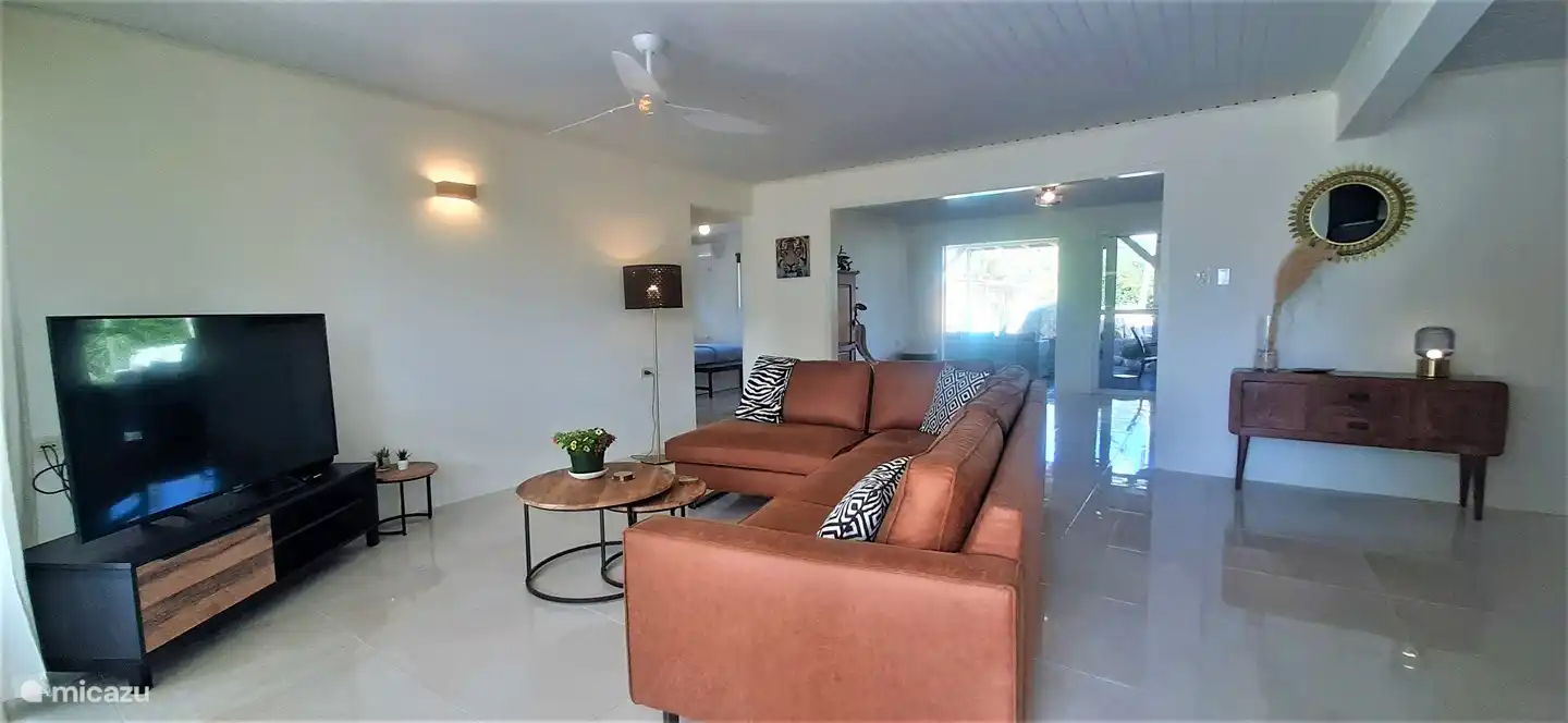 Wohnzimmer mit Ecksofa