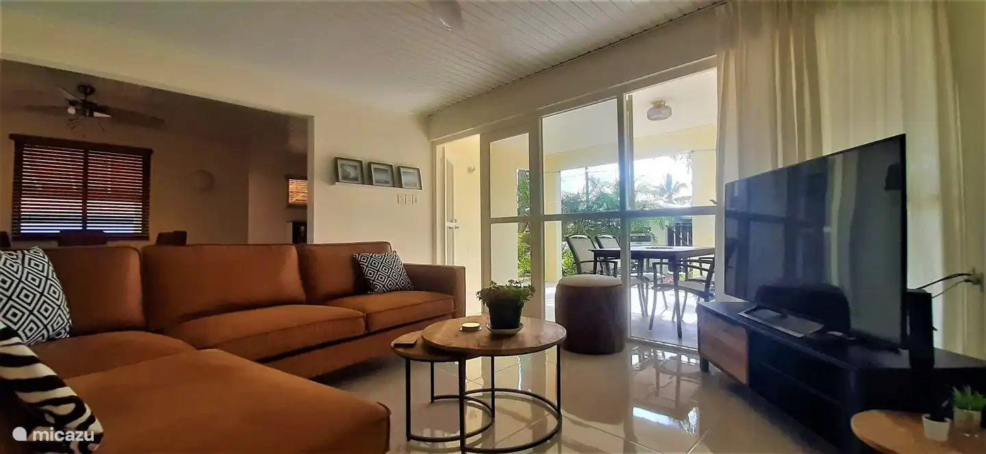 Wohnzimmer mit Ecksofa