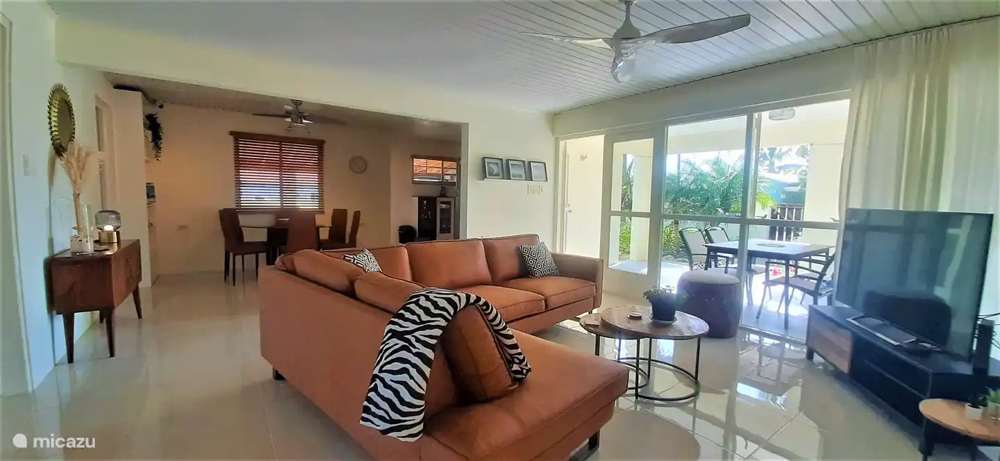 Wohnzimmer mit Ecksofa