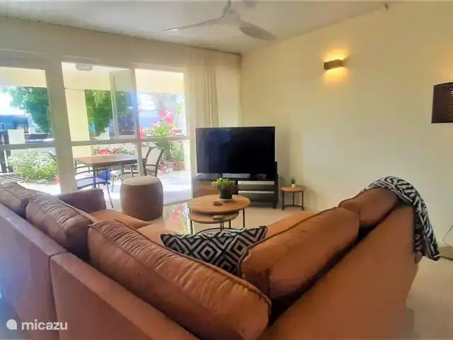Villa de lujo con hermoso jardín en Aruba, Paradera, Paradera - villa Salón con sofá esquinero