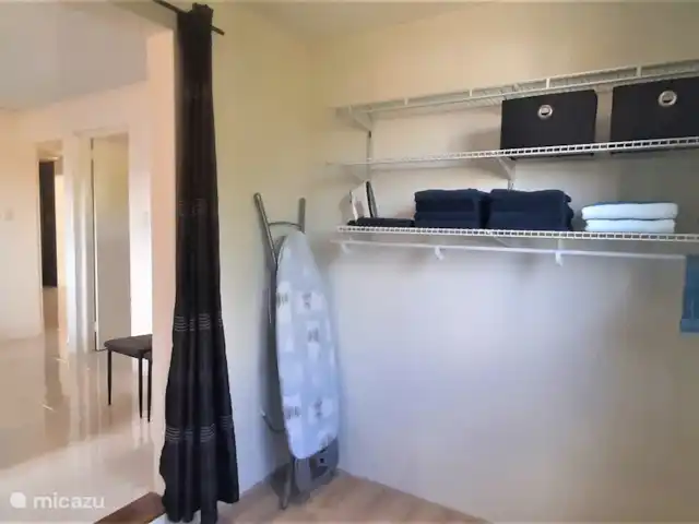 Villa de lujo con hermoso jardín en Aruba, Paradera, Paradera - villa Vestidor con caja fuerte