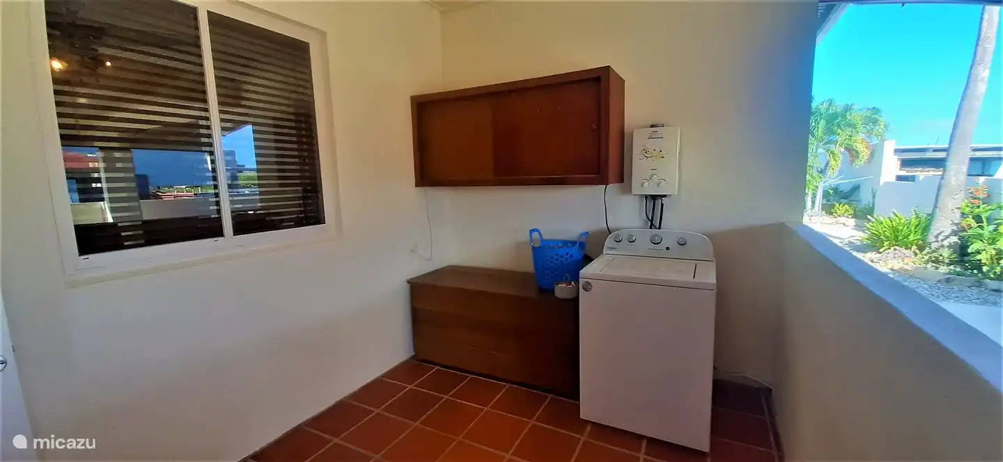 Waschküche mit Waschmaschine