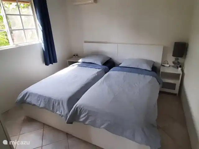 Villa de lujo con hermoso jardín en Aruba, Paradera, Paradera - villa Dormitorio 4 con baño en el apartamento.