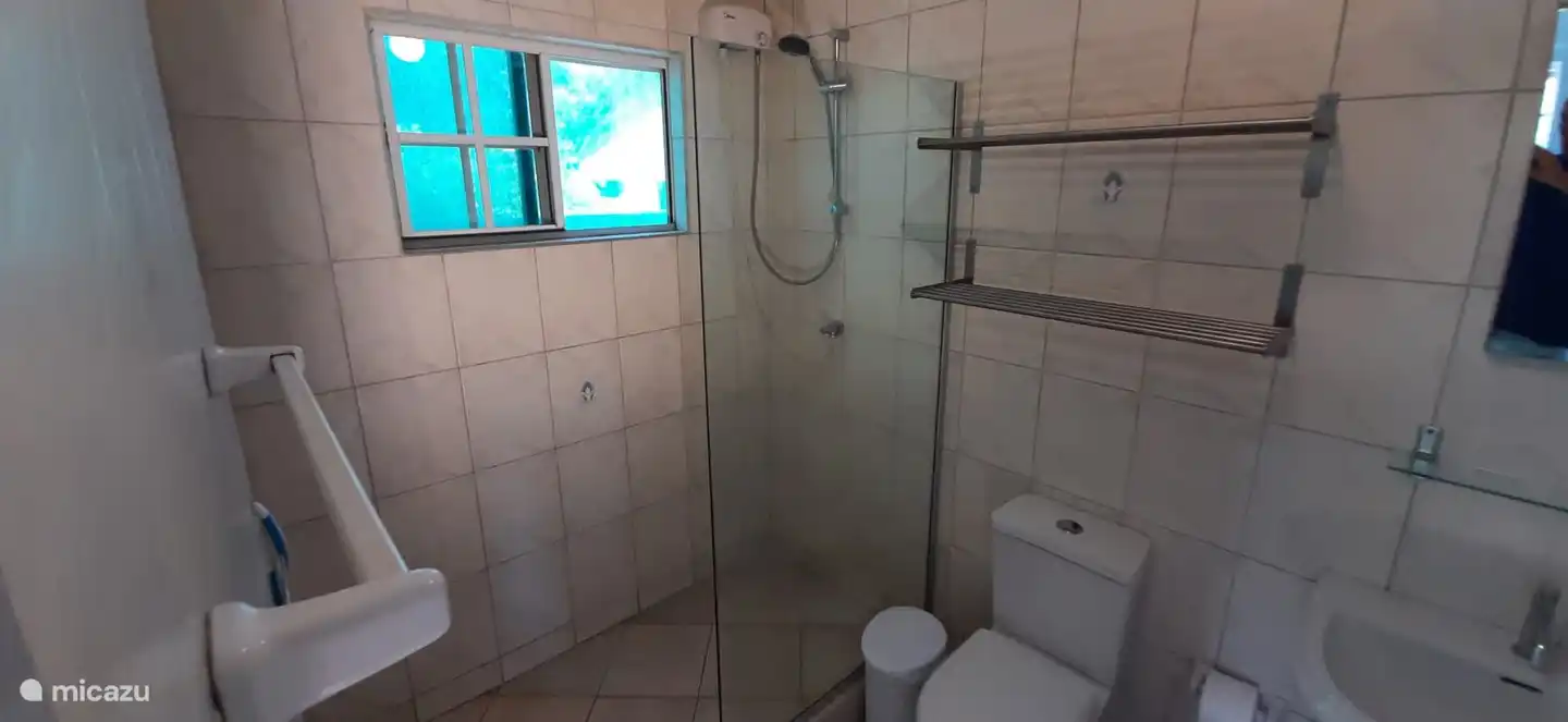 Wohnung mit Küche, Schlafzimmer und Bad