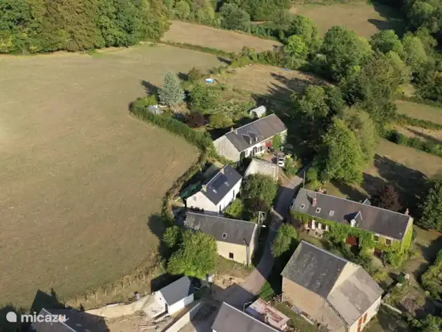 Le Chat Noir en Francia, Nièvre, Ouroux-en-Morvan - casa rural / cabaña Savelot es una aldea tranquila en medio de Morvan