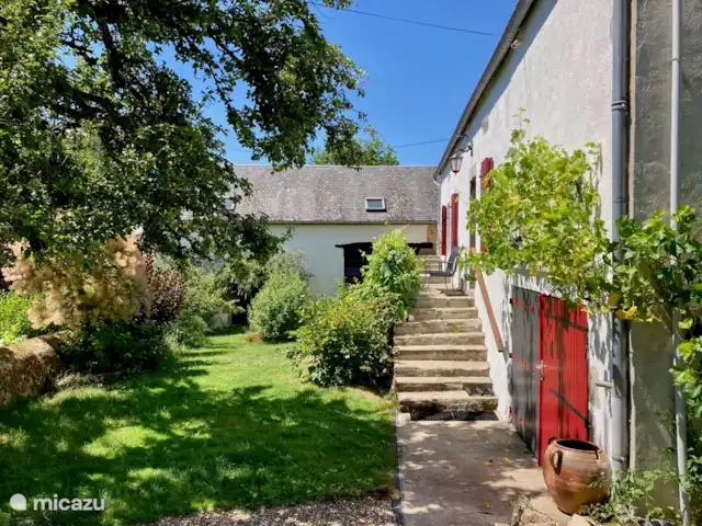 Le Chat Noir en Francia, Nièvre, Ouroux-en-Morvan - casa rural / cabaña el jardin delantero