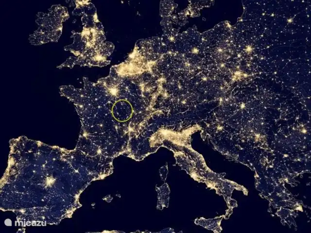 Le Chat Noir en Francia, Nièvre, Ouroux-en-Morvan - casa rural / cabaña El Morvan se encuentra en la parte más oscura de Francia.