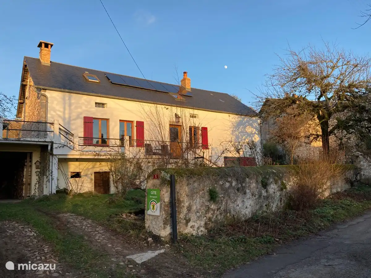 find le chat noir on Google Maps in Savelot