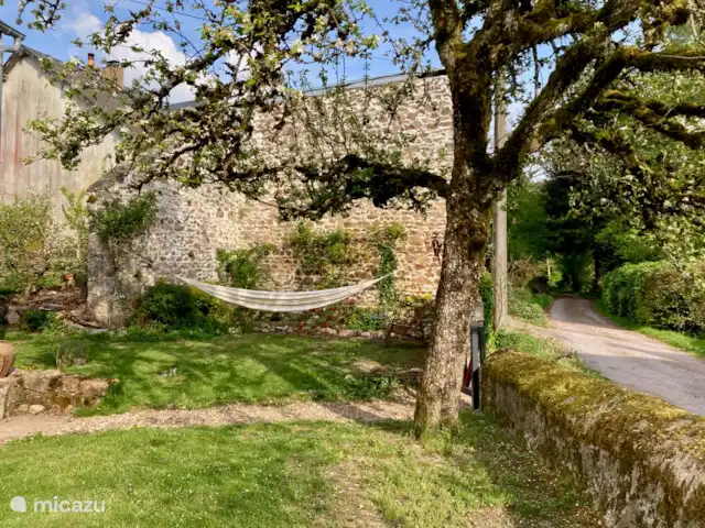 Le Chat Noir en Francia, Nièvre, Ouroux-en-Morvan - casa rural / cabaña Protegido en la hamaca