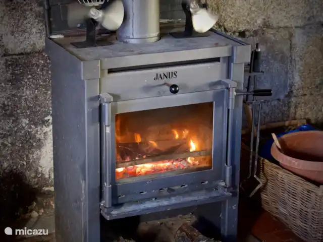 Le Chat Noir en Francia, Nièvre, Ouroux-en-Morvan - casa rural / cabaña O relájate frente a la estufa