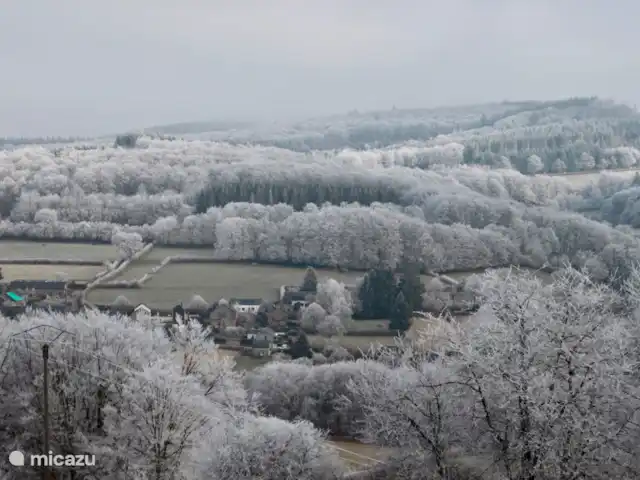 Le Chat Noir en Francia, Nièvre, Ouroux-en-Morvan - casa rural / cabaña Relájate y relájate en el invierno.