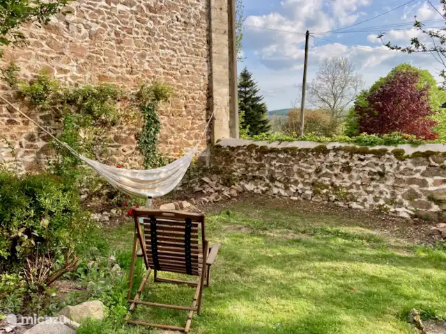 Le Chat Noir en Francia, Nièvre, Ouroux-en-Morvan - casa rural / cabaña A la sombra del manzano y resguardada de la carretera.