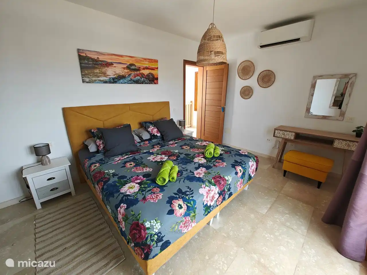 The master bedroom on +1 with ensuite bathroom and walk-in closet. The bed is 1.8m wide with a very comfortable mattress.