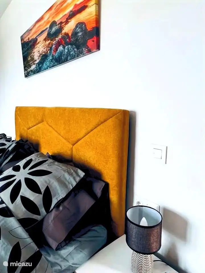 Master bedroom at +1