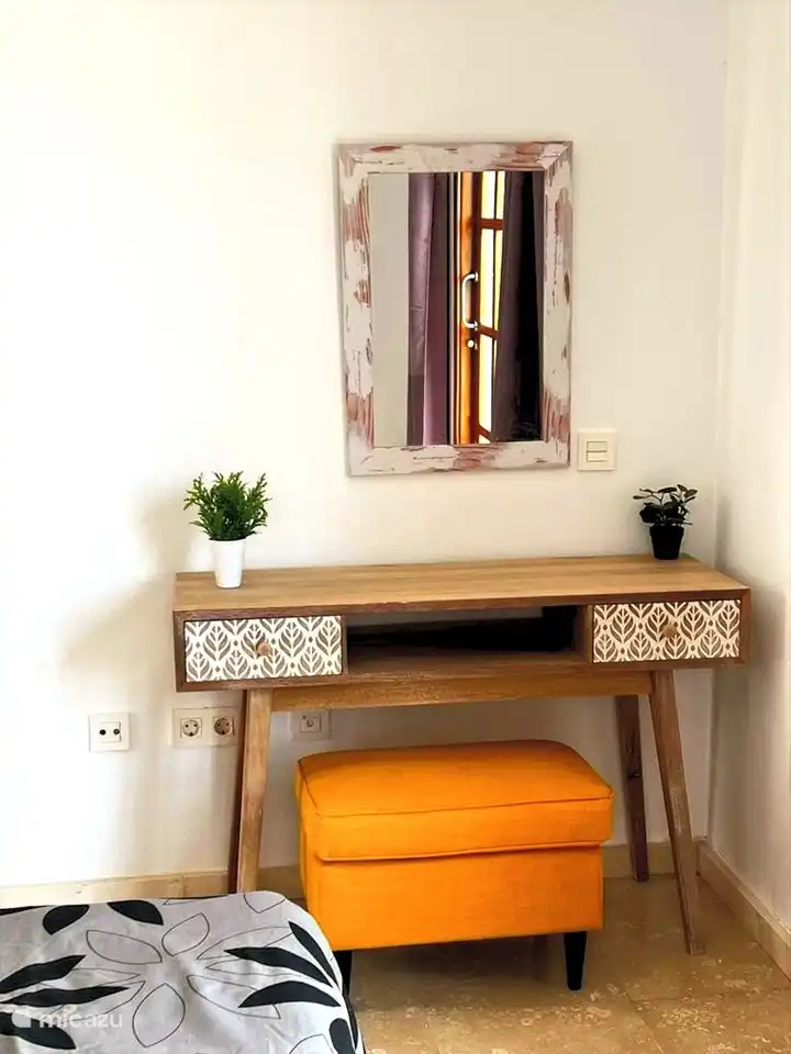 Master bedroom at +1