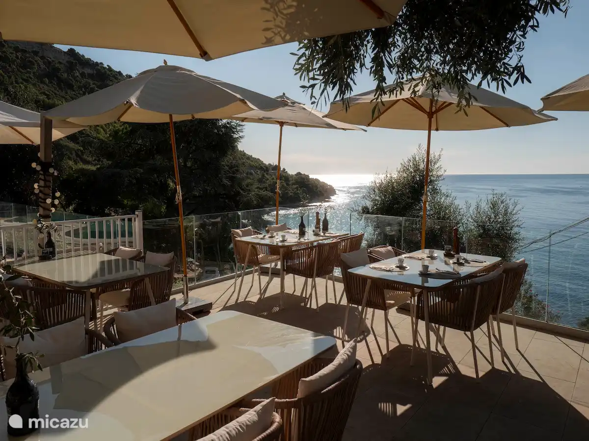 Restaurant zum Frühstück, Mittag- und Abendessen