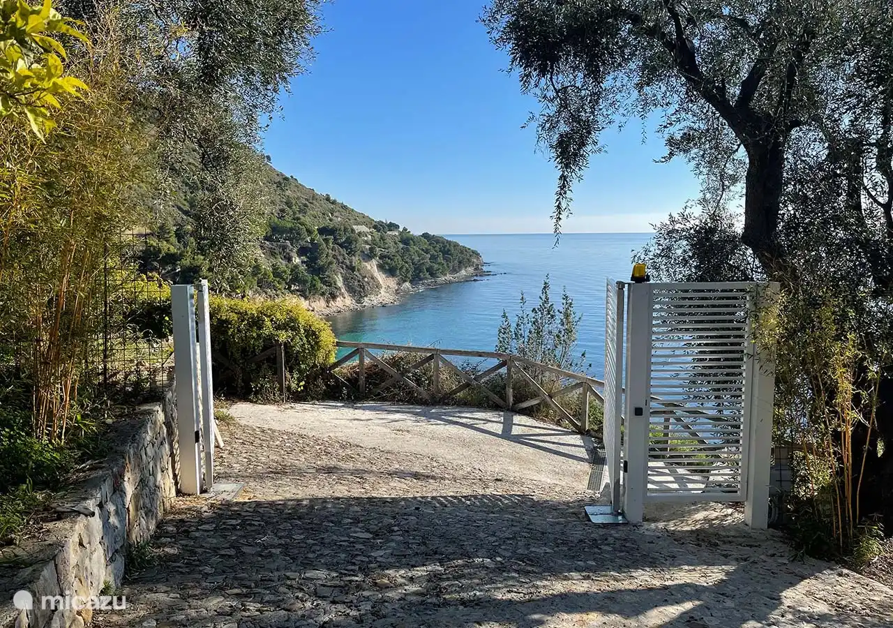 In unserem Resort mit 9 Ferienhäusern ist es nur für Gäste zugänglich.