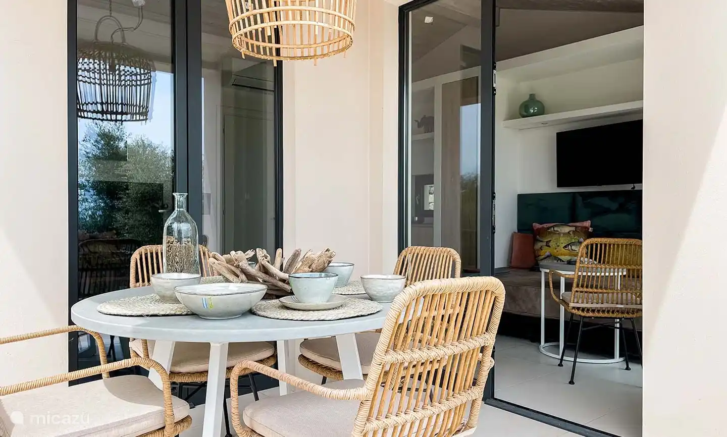 Terrasse mit Lounge-Set