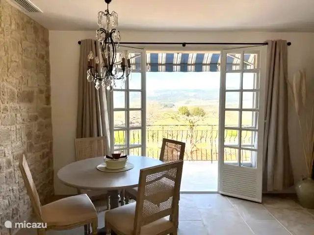 Location de Vacances France, Vaucluse, Roussillon, maison de vacances - Les Garances Portes à double exposition nord et sud