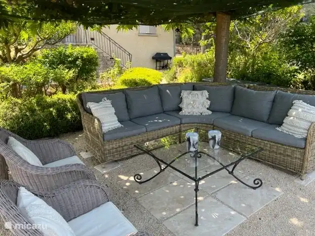 Location de Vacances France, Vaucluse, Roussillon, maison de vacances - Les Garances Terrasse côté vallée avec un joli coin salon