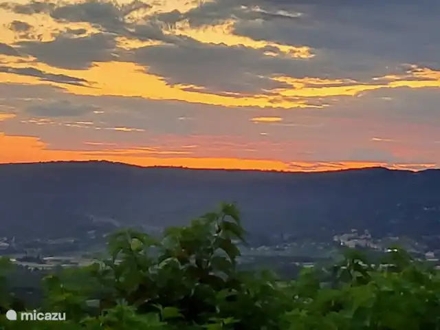 Location de Vacances France, Vaucluse, Roussillon, maison de vacances - Les Garances Coucher de soleil Les Garances