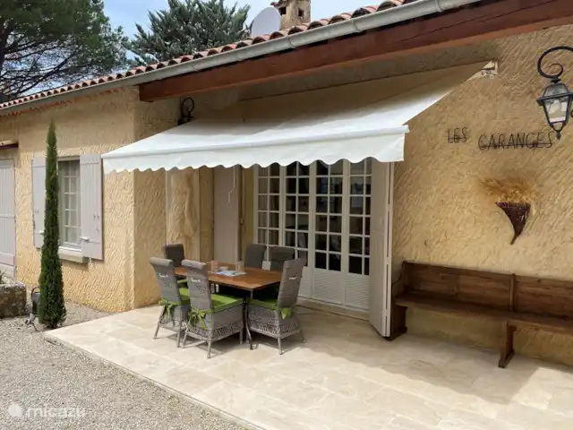 Location de Vacances France, Vaucluse, Roussillon, maison de vacances - Les Garances Terrasse avant orientée sud