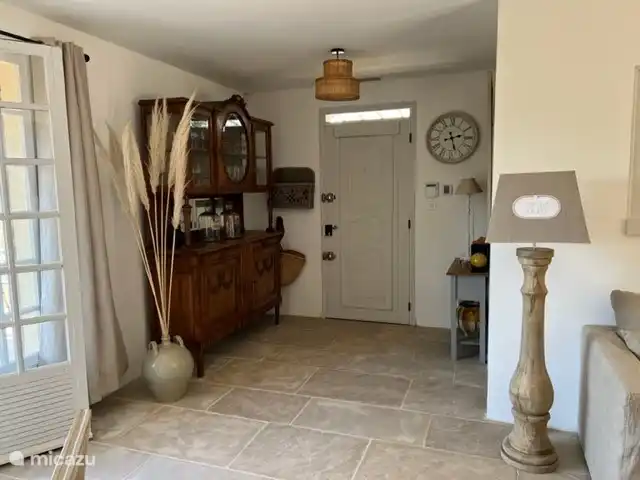 Location de Vacances France, Vaucluse, Roussillon, maison de vacances - Les Garances L'entrée vue du salon