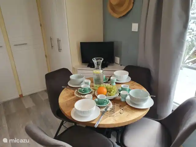 Mobil-home Château Le Verdoyer **** | France, Dordogne, Champs-Romain - mobil-home Manger sur place, c'est possible !